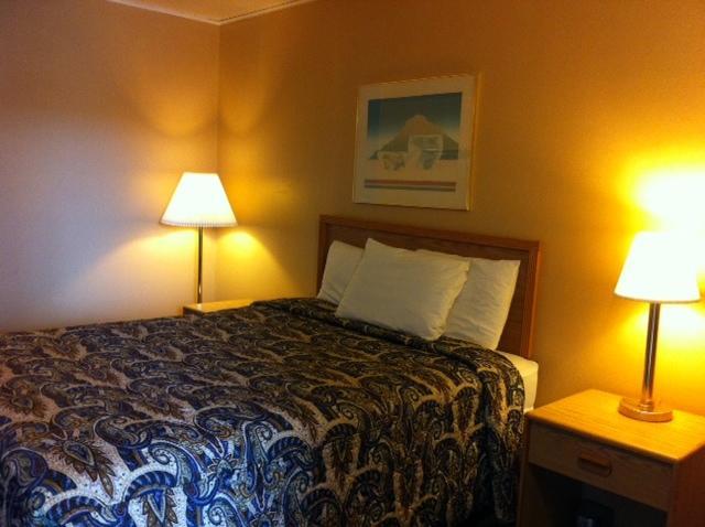 Silver Spur Motel Ландер Экстерьер фото